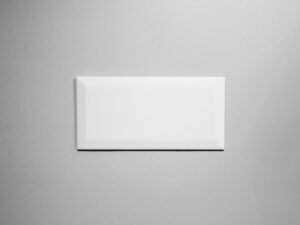 Vit Blank 10×20 med fasade kanter